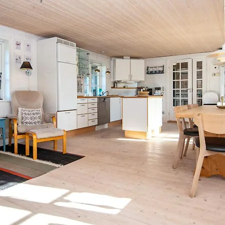 Hébergement de vacances 4 Star Holiday Home In Ringkobing Ringkøbing