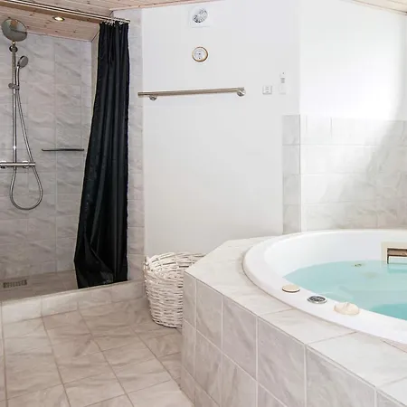 4 Star In Prázdninový dům Ringkøbing